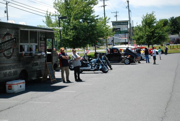 Food truck & vehicles - good shot Small.JPG